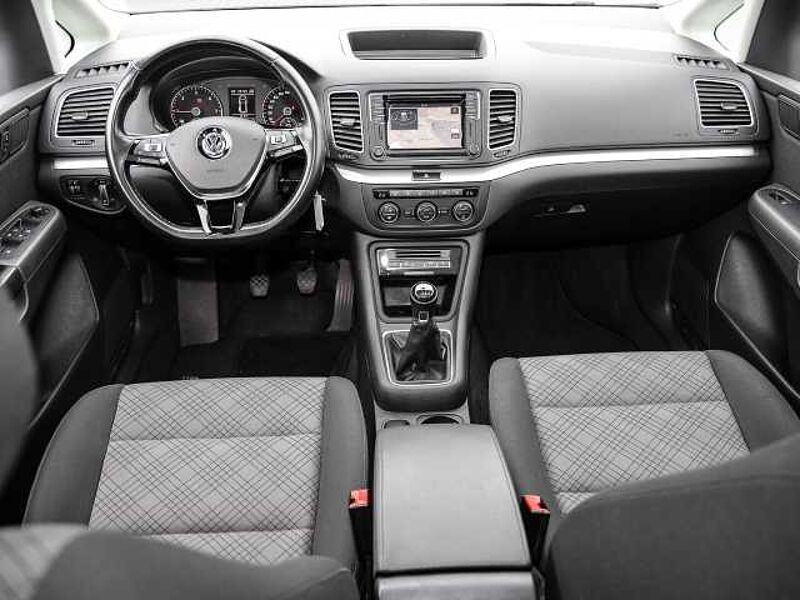 Volkswagen Sharan Trendline BMT Start-Stopp 2.0 TDI El. Panodach Panorama Navi Scheinwerferreg.