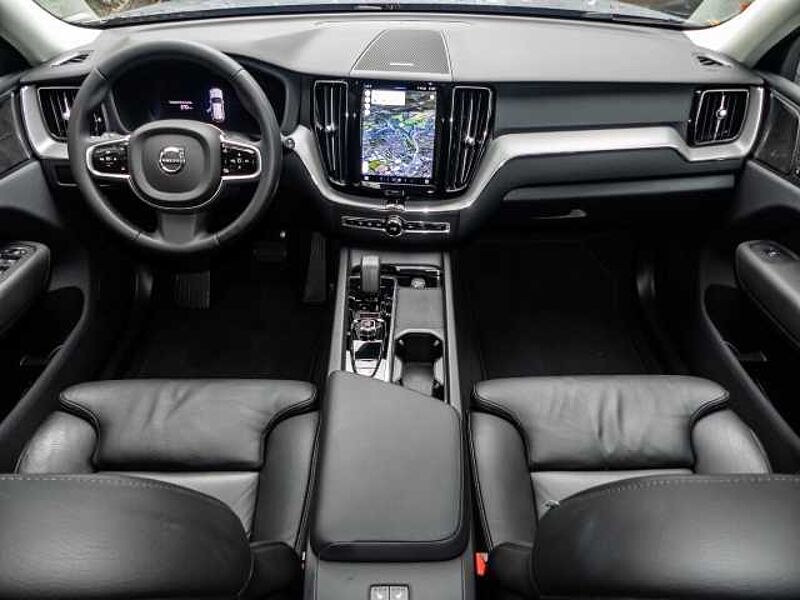 Volvo XC60 Plus Dark 2WD B4 Benzin EU6d AHK digitales Cockpit Memory Sitze Soundsystem